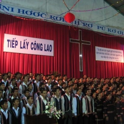 In 2008 IGE Founder Robert Seiple and an IGE delegation visited Gia Lai province Evangelical churches to celebrate the 65th anniversary of Protestant faith in the Central Highlands region.